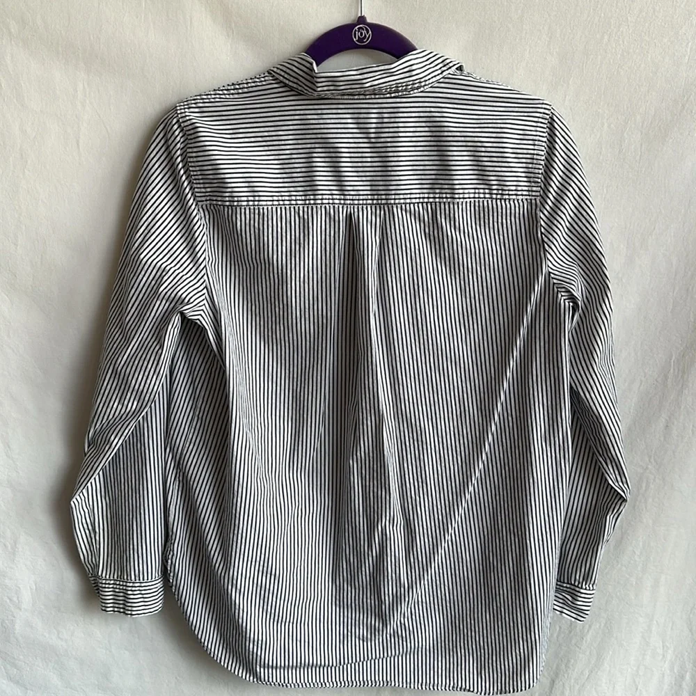 J. Crew vertical striped V-neck pullover shirt, size M